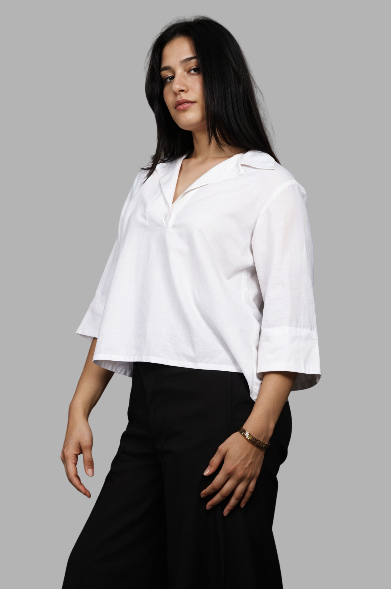 Woman wearing a fullblank branded white shirt called SIRA-A with a plain background