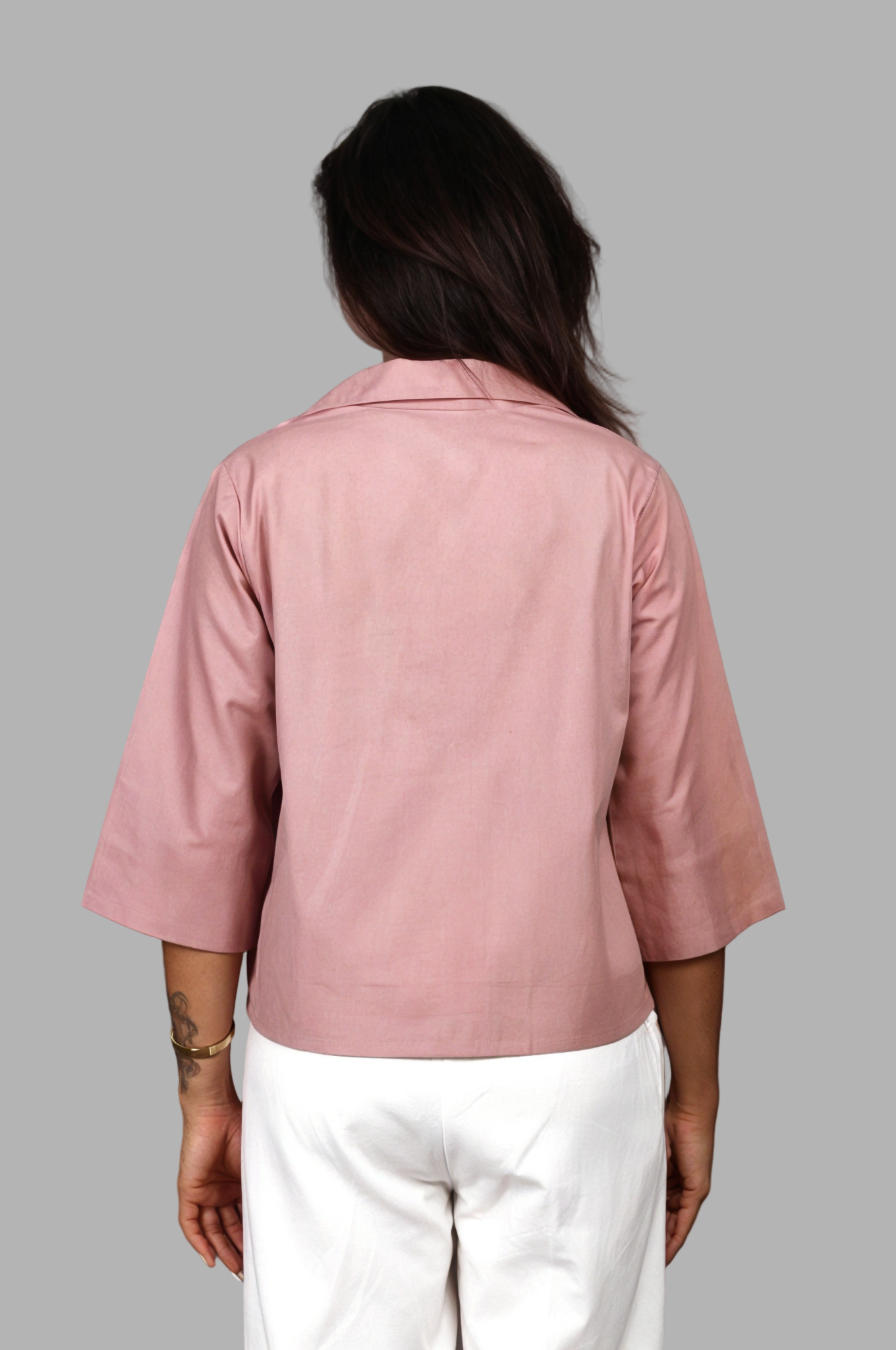 Woman wearing a fullblank branded white shirt called SIRA-A with a plain background